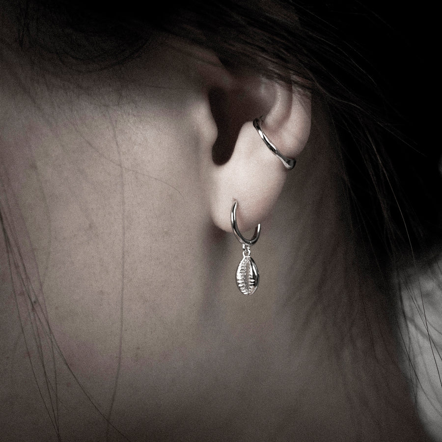 'Chaya' gold hoop earrings with cowrie shell pendant made of 925 sterling silver