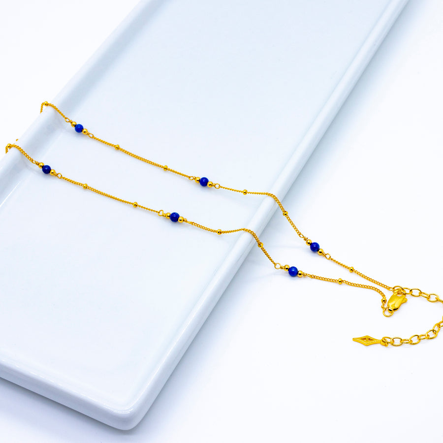 ADELAIDE Gold Collier mit blauen Lapislazuli-Kugeln