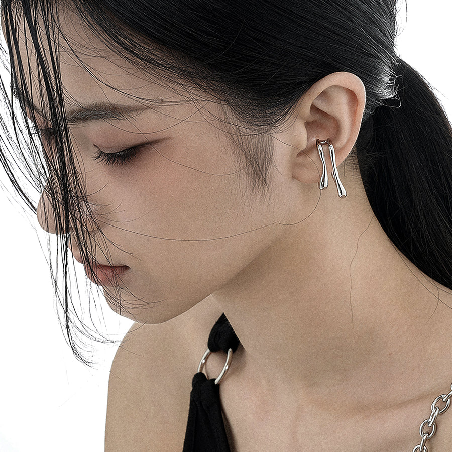 VICKY Skulpturale Ohrklemme/Earcuff in Layered Look, Silber