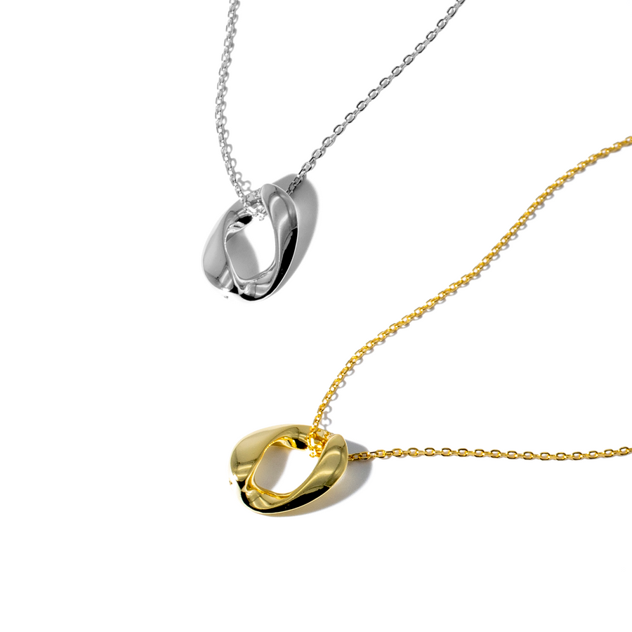 'Rosemary' gold necklace with twisted O-shape pendant made of 925 sterling silver