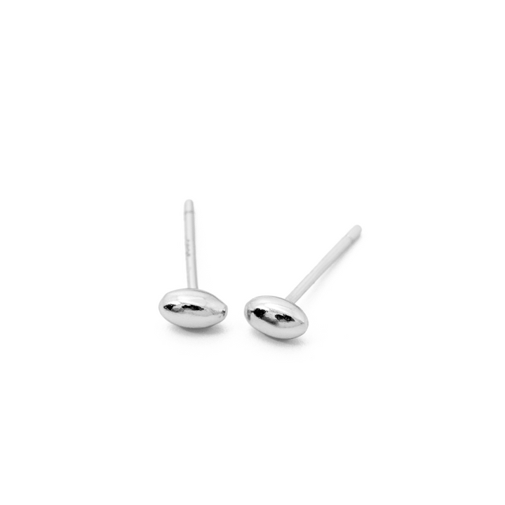 'Leah' silver earrings studs made of 925 sterling silver