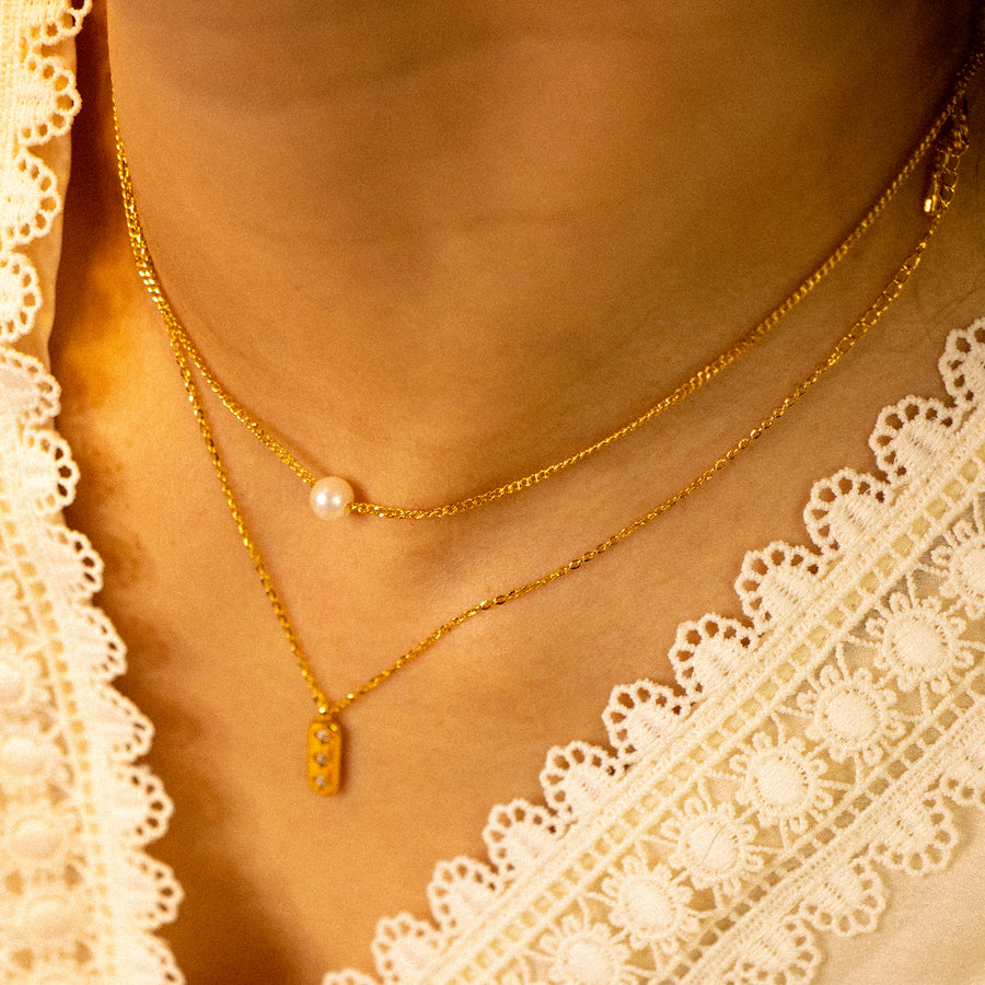 'Jolin' gold curb chain with pearl pendant made of 925 sterling silver