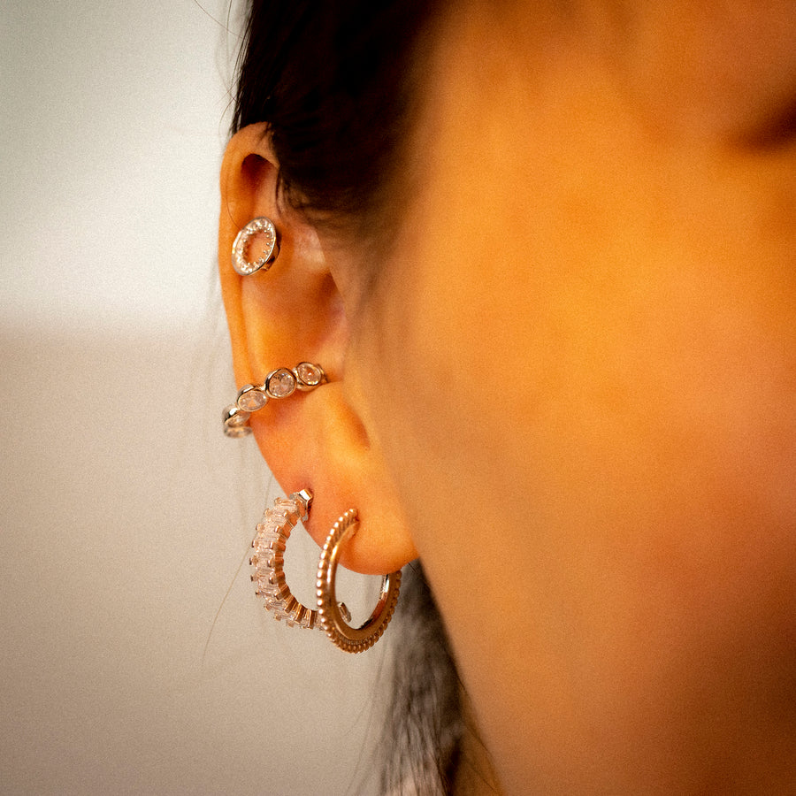 SOPHIE Glitzernder Earcuff mit Rundelementen Silber