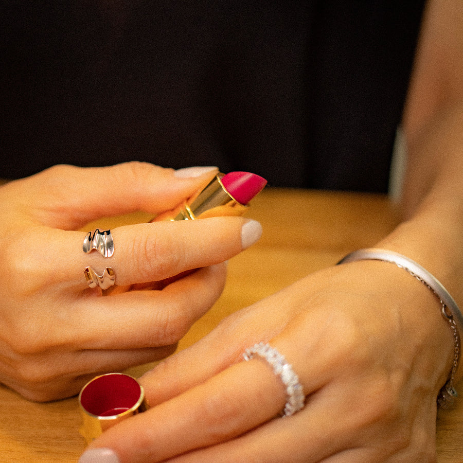 YVETTE Silber gläzender Ring mit dynamischer Ringstruktur aus 925er Sterlingsilber