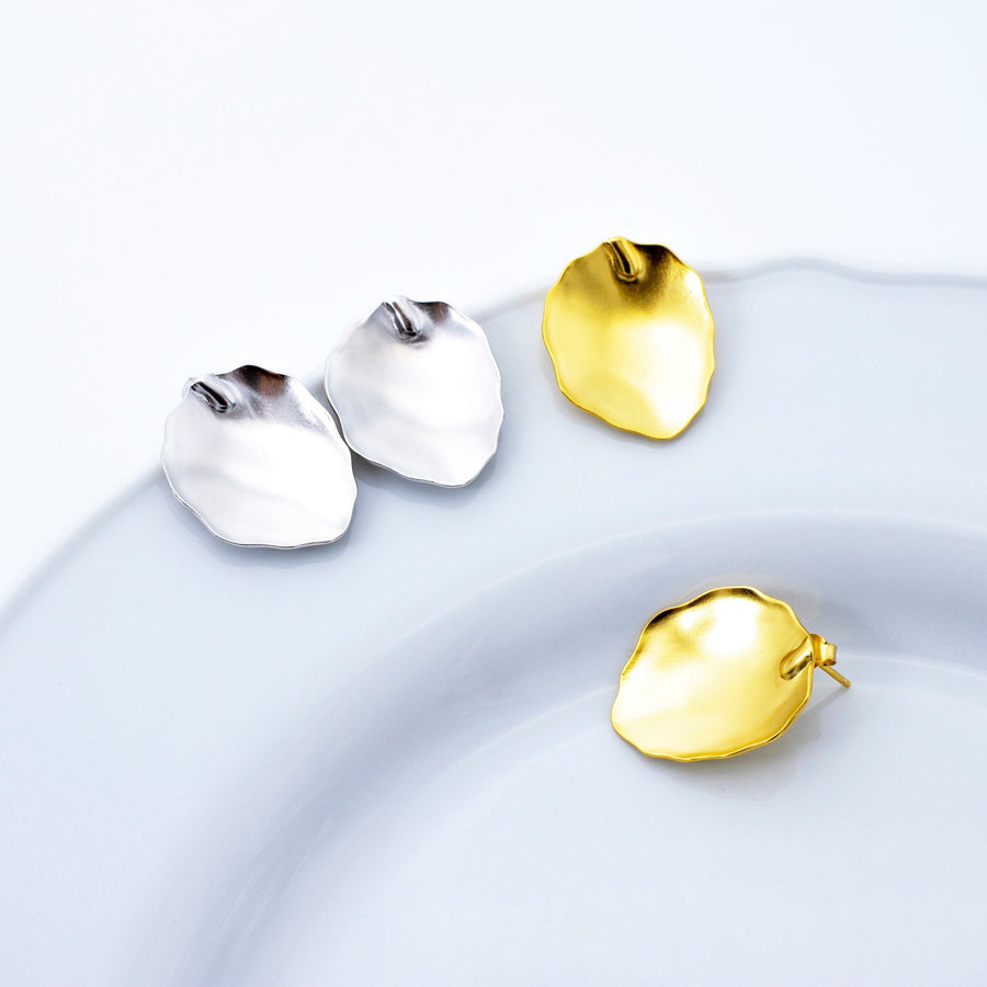 'Rhianna' gold leaf earrings studs made of 925 sterling silver