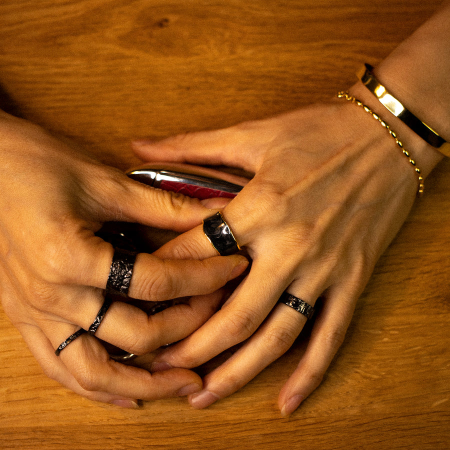 'Erebus' black textured ring made of 925 sterling silver