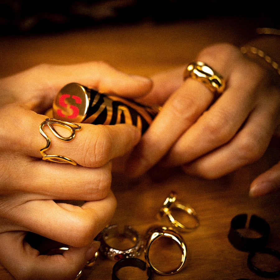 BEATRICE Hipster Goldring mit filigranem Linienmotiv