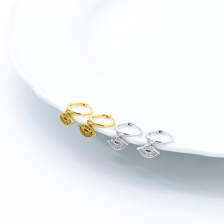 'Leslie' gold hoop earrings with kiss pendant made of 925 sterling silver