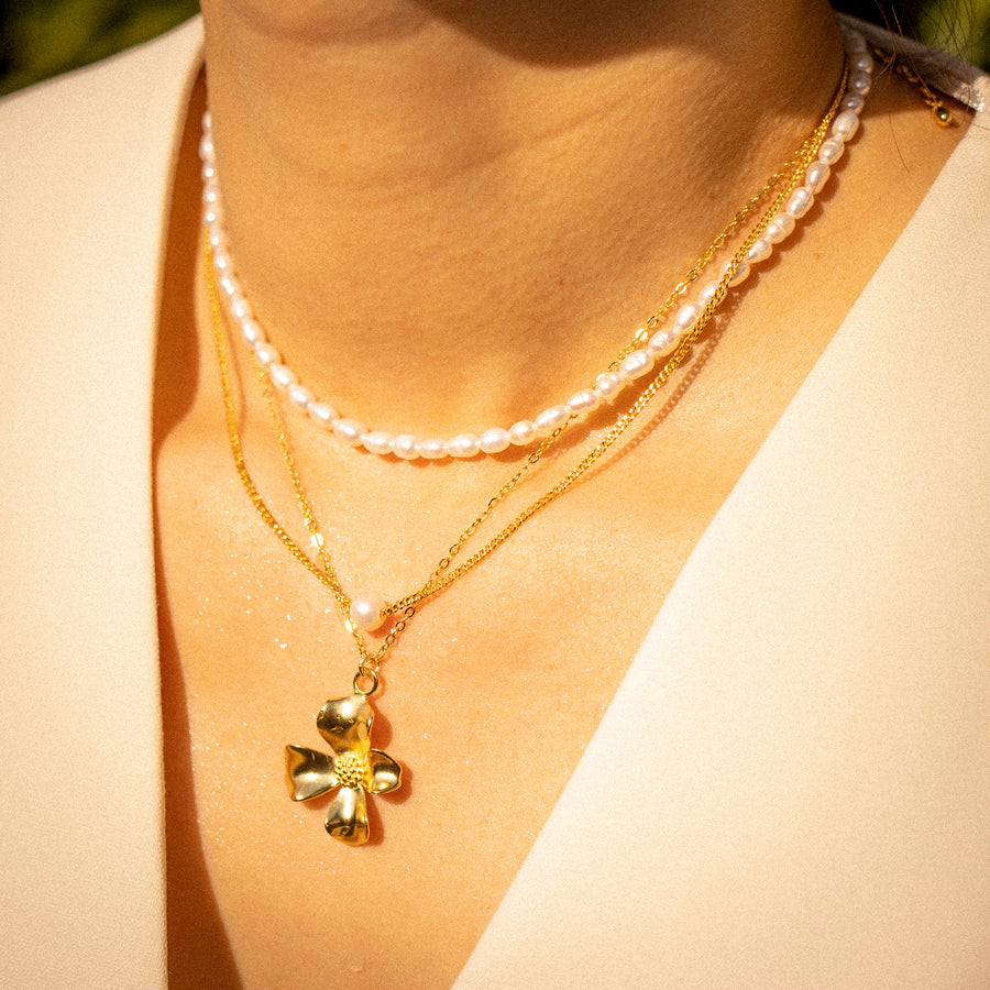 'Eupheme' gold necklace with blossom pendant in 925 sterling silver