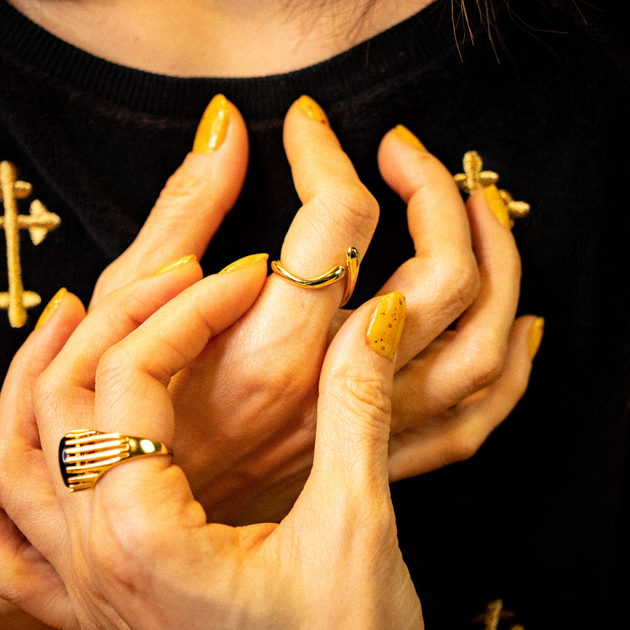 JOSIE Feiner, eleganter Goldring mit Linien