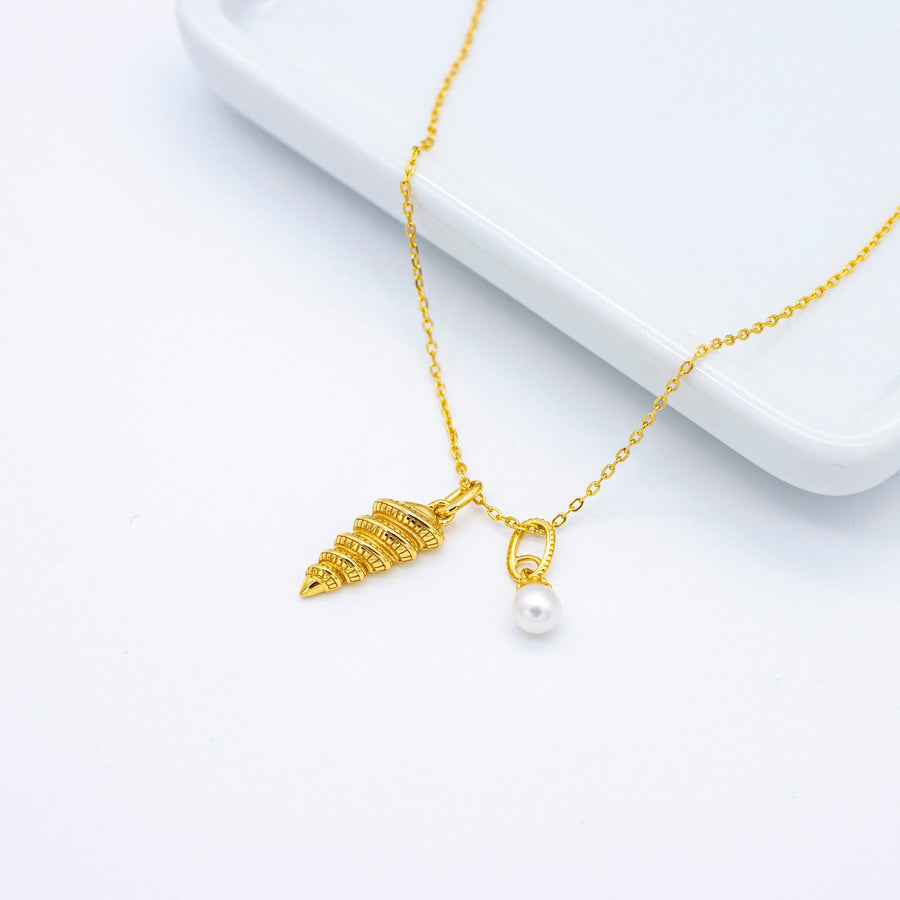 'Gabir' gold necklace with shell made of 925 sterling silver