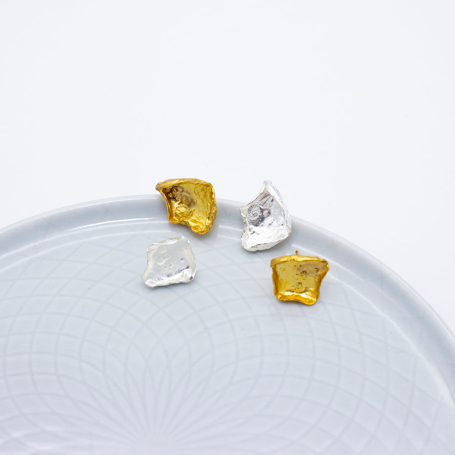 'Samsa' gold asymmetric earrings-studs made of 925 sterling silver