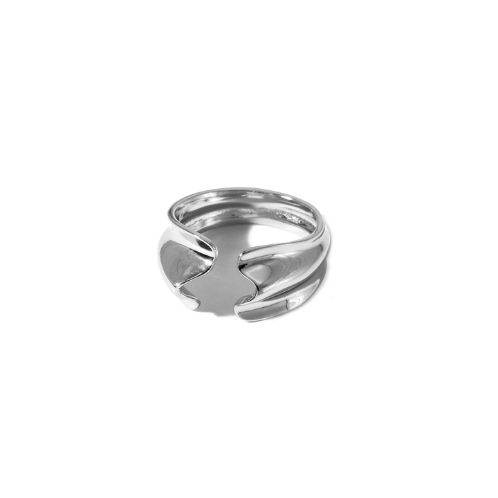 YVETTE Silber gläzender Ring mit dynamischer Ringstruktur aus 925er Sterlingsilber