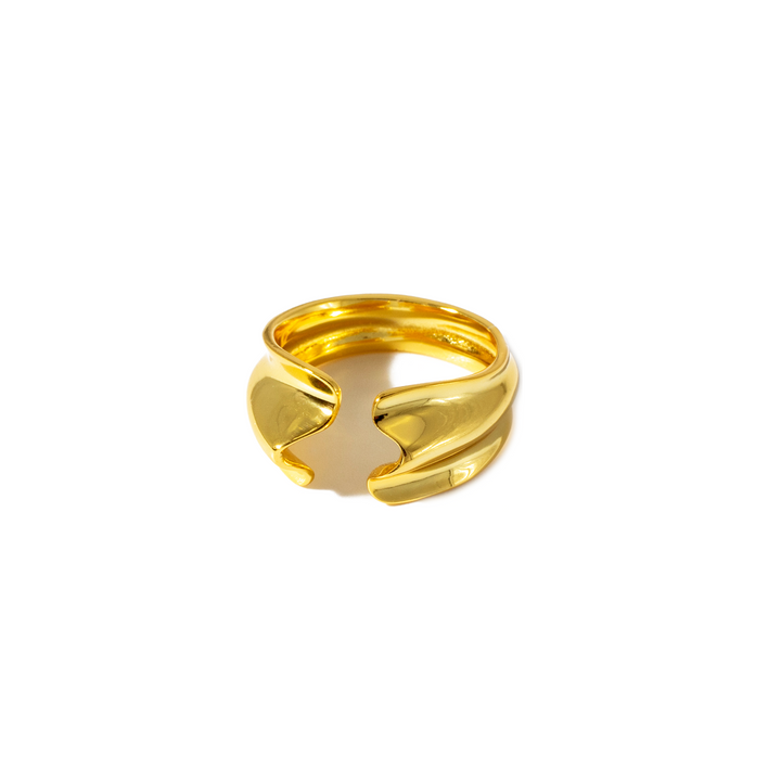 YVETTE Gold gläzender Ring mit dynamischer Ringstruktur aus 925er Sterlingsilber