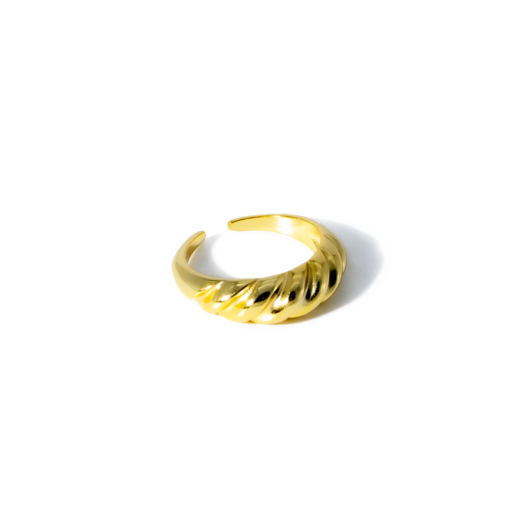 'Tess' gold open ring made of 925 sterling silver