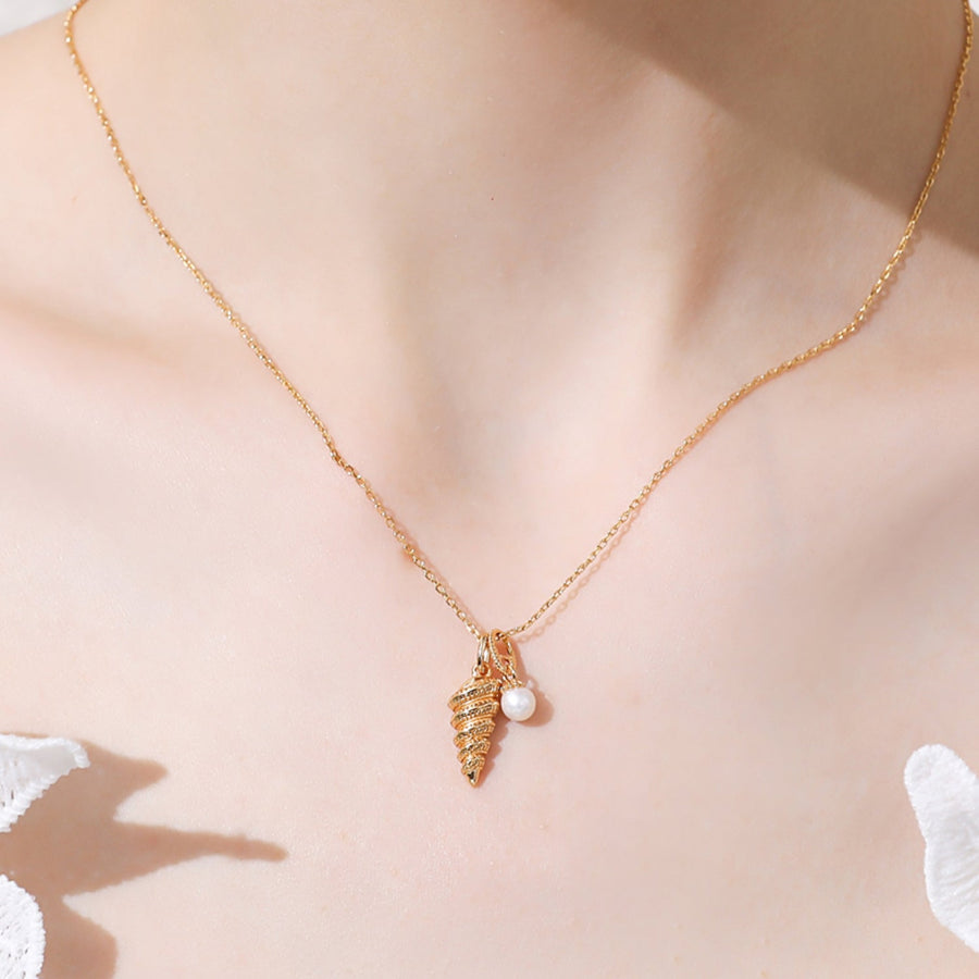 'Gabir' gold necklace with shell made of 925 sterling silver