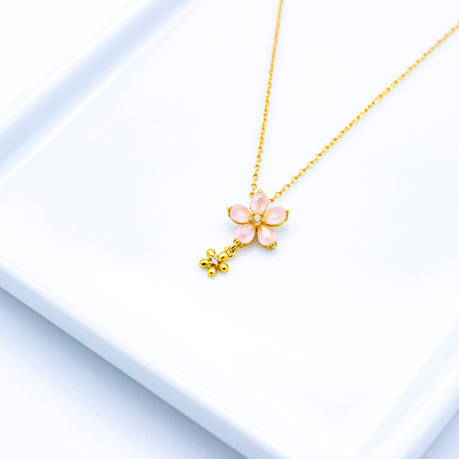 'Serikin' gold necklace with flower pendant made of 925 sterling silver