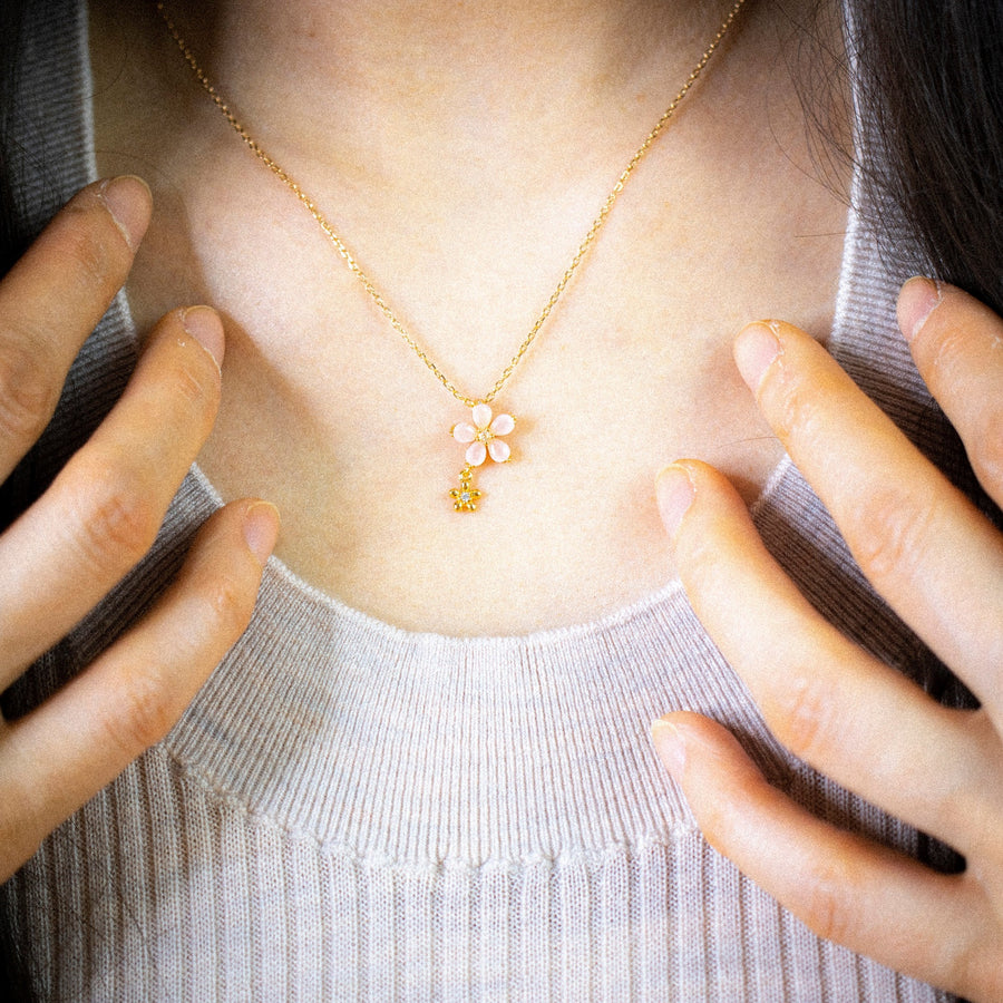 'Serikin' gold necklace with flower pendant made of 925 sterling silver