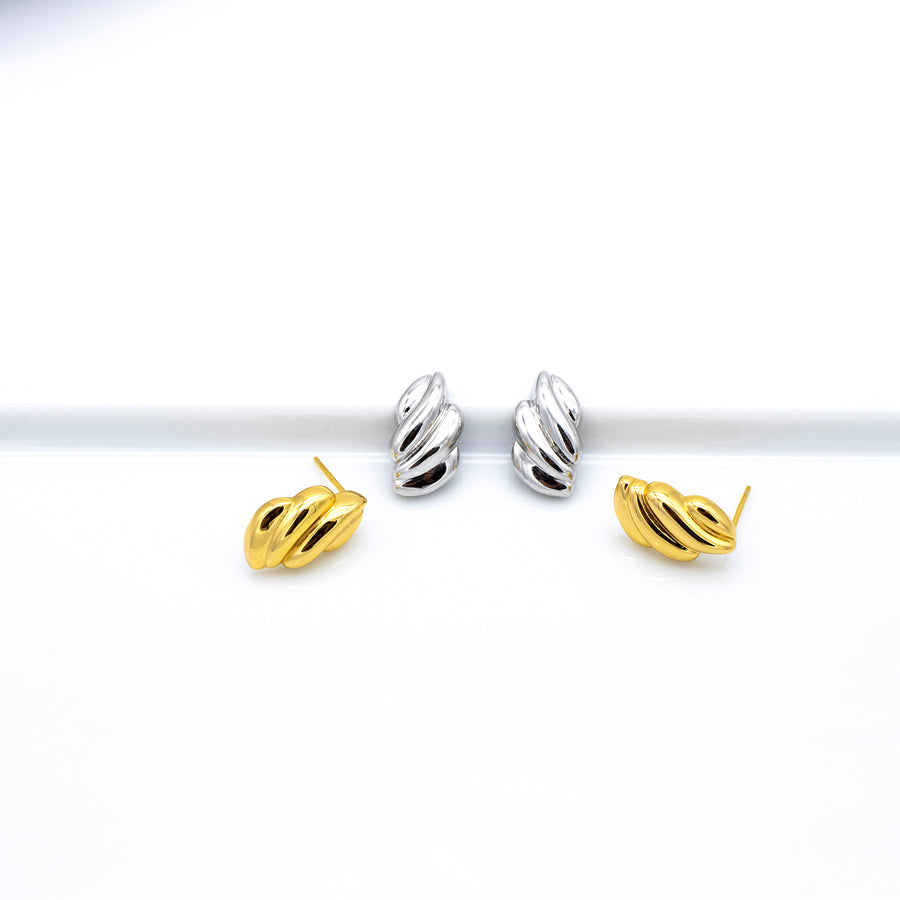 'Digya' gold ear studs made of 925 sterling silver