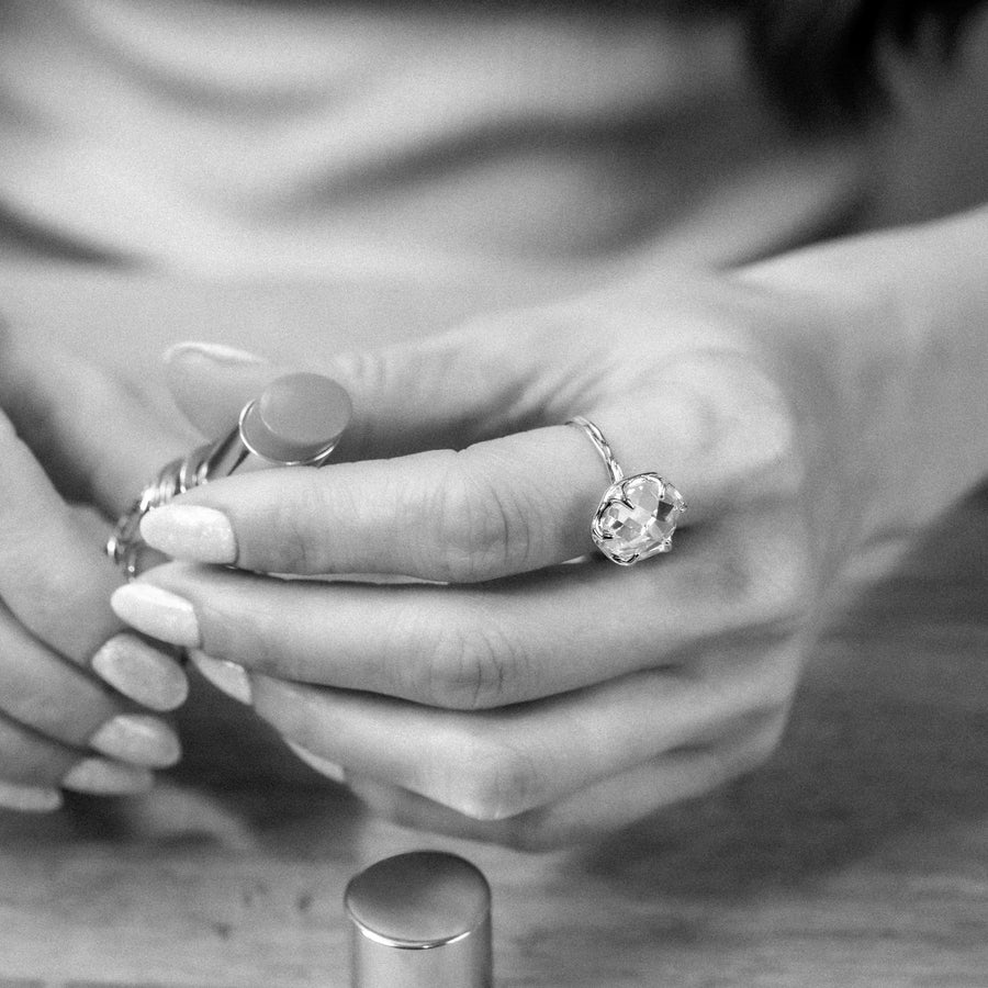 'Atomi' silver cocktail ring with a large stone setting made of 925 sterling silver