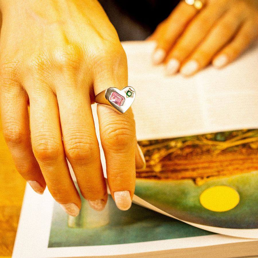 'Lata' silver heart signet ring with colored stones in 925 sterling silver