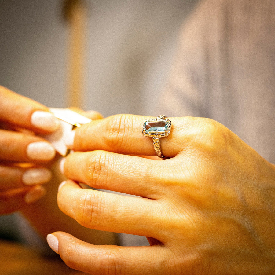 'Velha' silver cocktail ring with a large stone setting made of 925 sterling silver