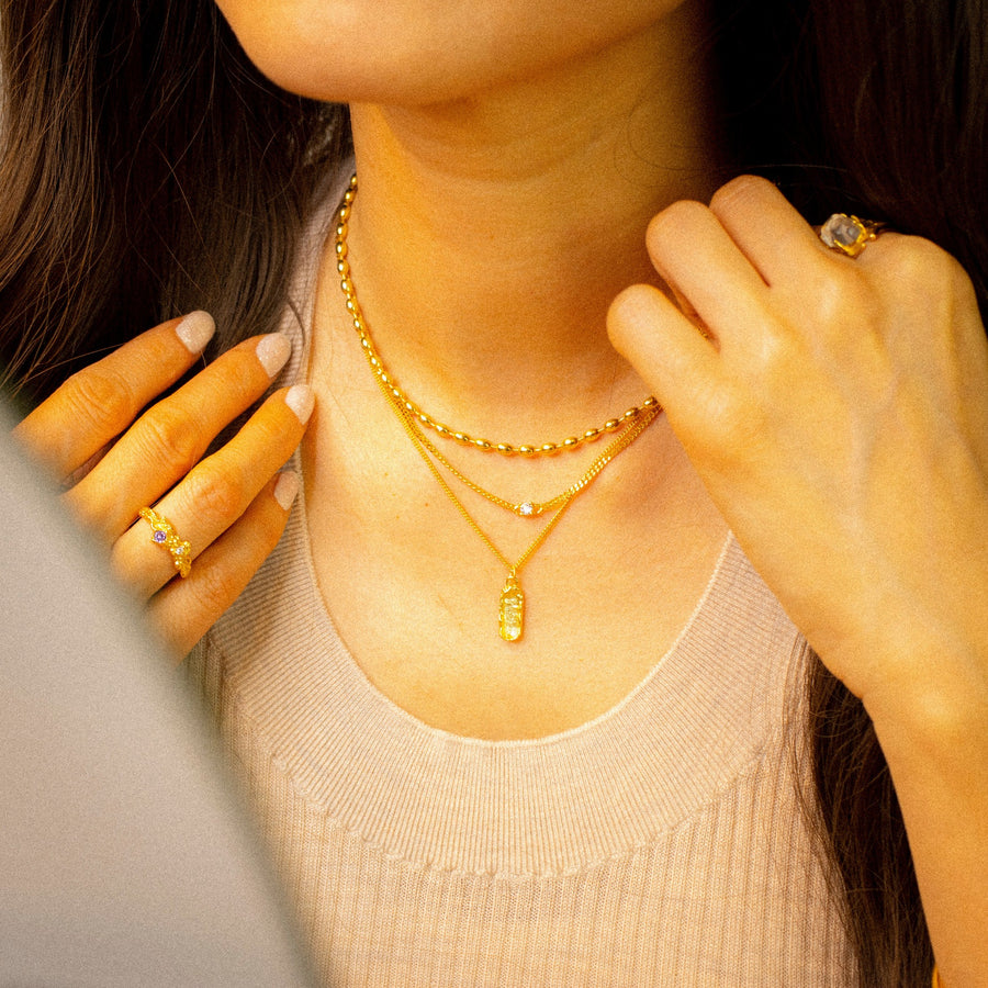 'Munda' gold curb chain with zirconia decorated in sterling silver