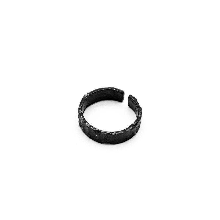 'Erebus' black textured ring made of 925 sterling silver